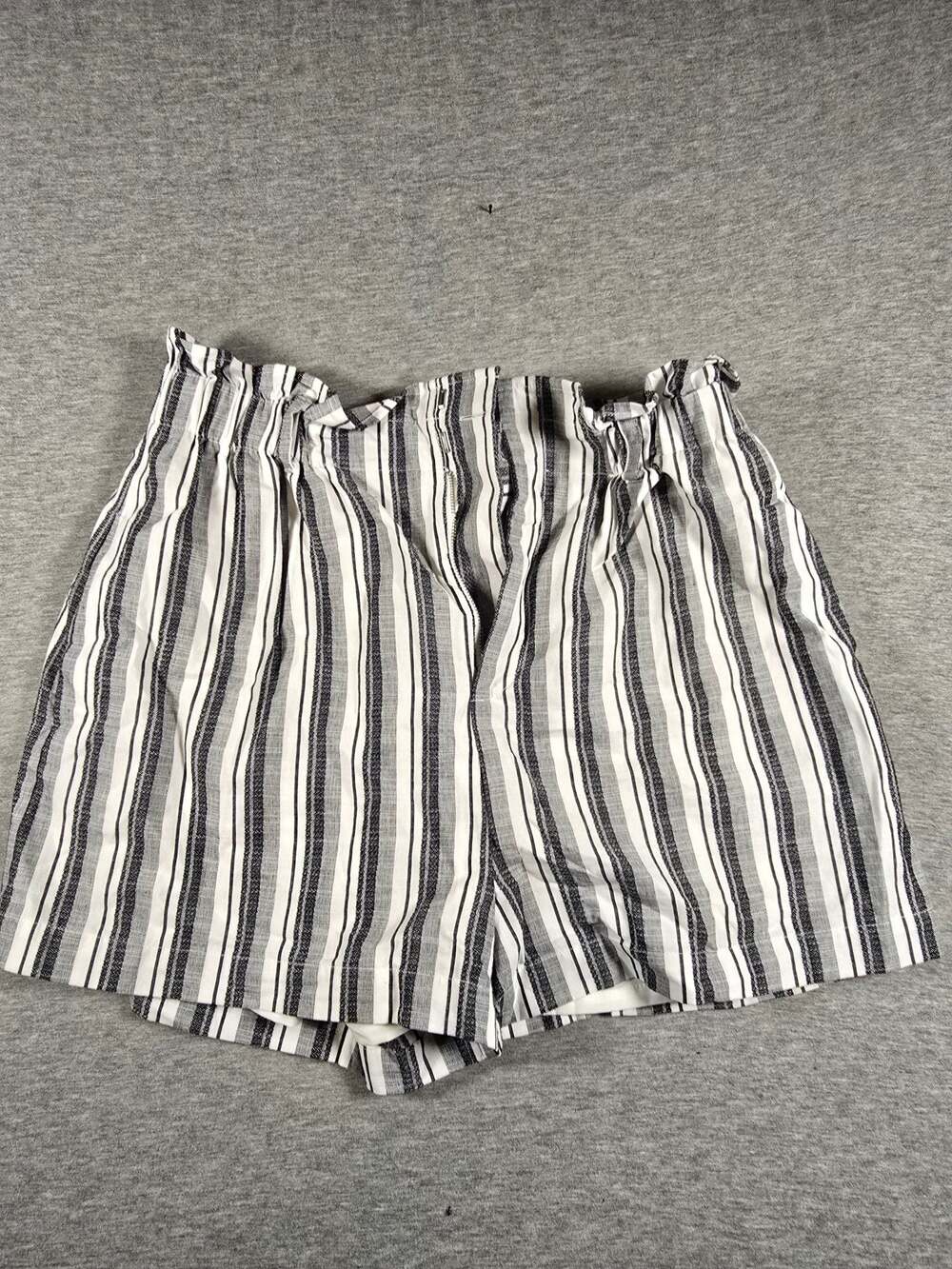 Express Shorts Women's Small Striped High Waisted 3" Inseam Casual Summer